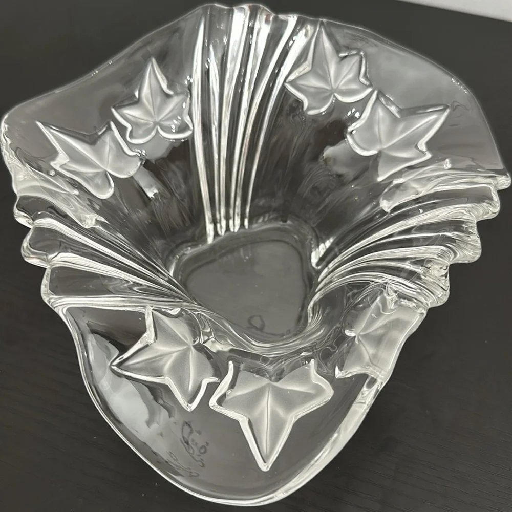 Parisian Ivy Handkerchief Frosted Leaves Vintage Bowl Mikasa